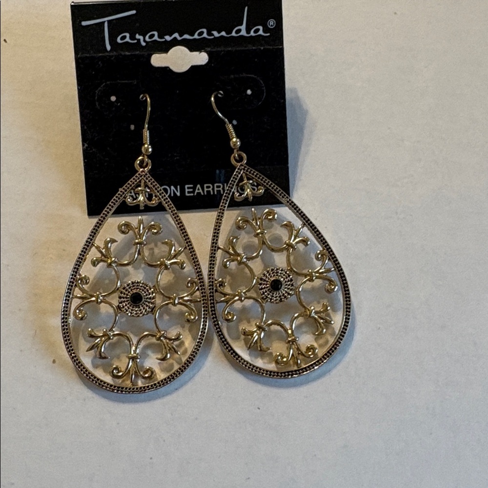 Taramanda Gold Teardrop Earrings
